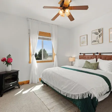 Ponderosa Paradise | Pet Friendly | Mountain Views Отели в г. Мак-Кол
