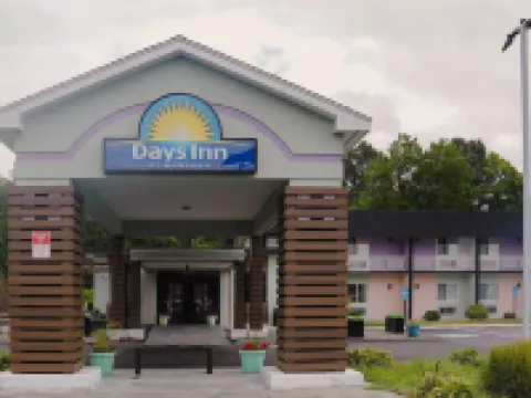 デイズ イン バイ ウィンダム サウシングトン サウシングトンのホテル