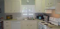 JOYFUL QUARTERS - BEAUTIFUL SPACIOUS 1 BEDRM APARTMENT