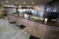 Hotel y Apartamentos SNÖ Isaba - bar