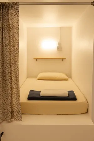 Sunset Homestay - Backpacker Hostel Self Checkin Отели рядом с достопримечательностью «Sarawak Museum»