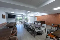 Country Inn & Suites by Radisson, Lake Norman Huntersville, NC - Завтрак