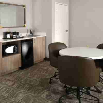 SpringHill Suites des Moines West Rooms