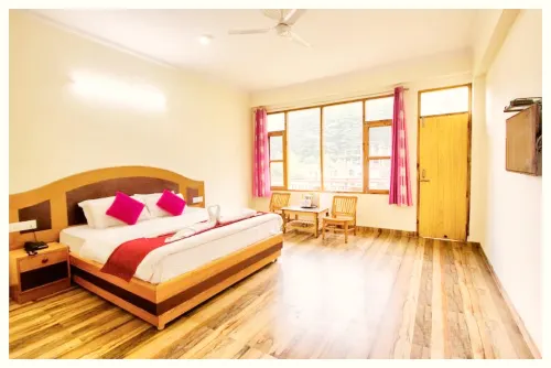 Goroomgo J J Regency (Manali)