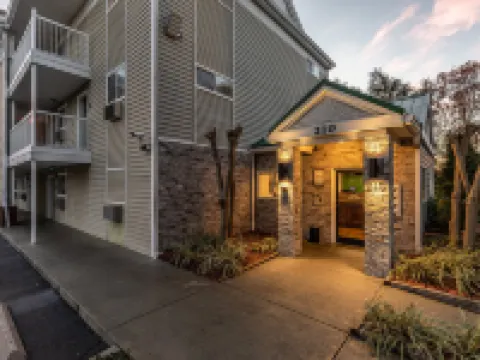 HomeTowne Studios Orlando-Cassleberry Hotels in Casselberry