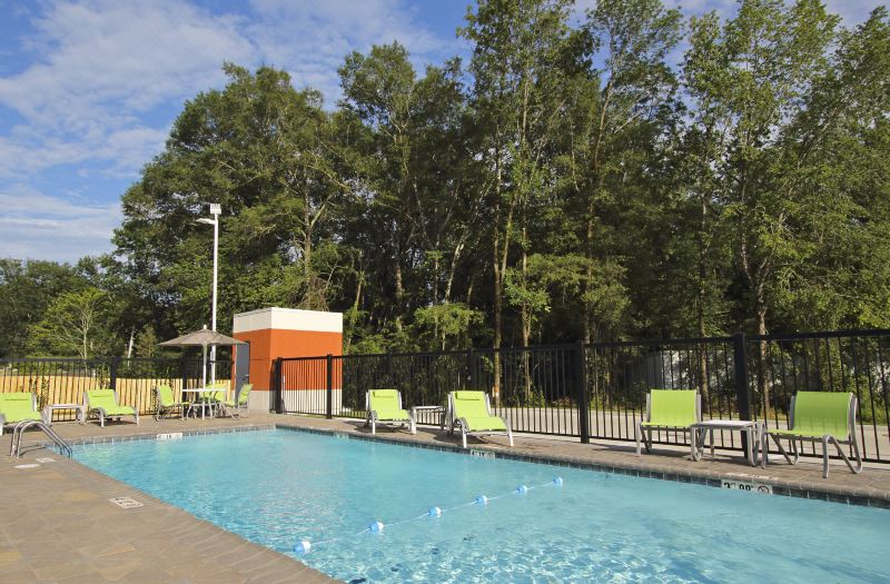 Holiday Inn Express & Suites Columbus North by IHG photo 2