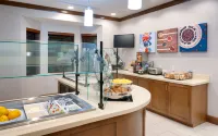 Staybridge Suites GAINESVILLE I-75 by IHG - breakfast
