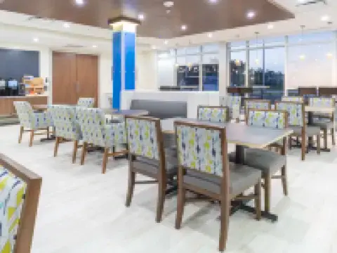 Holiday Inn Express & Suites FORT MYERS AIRPORT by IHG Hotels in Lee County