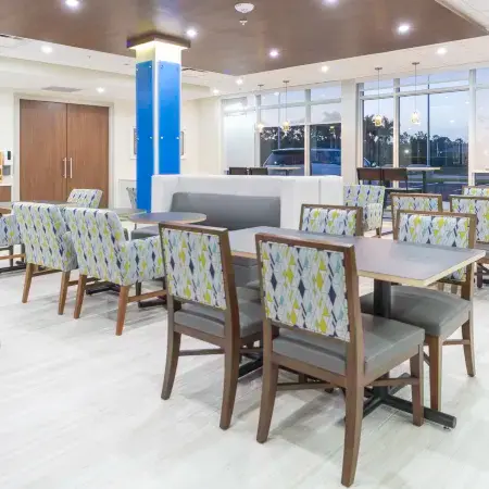 Holiday Inn Express & Suites FORT MYERS AIRPORT by IHG