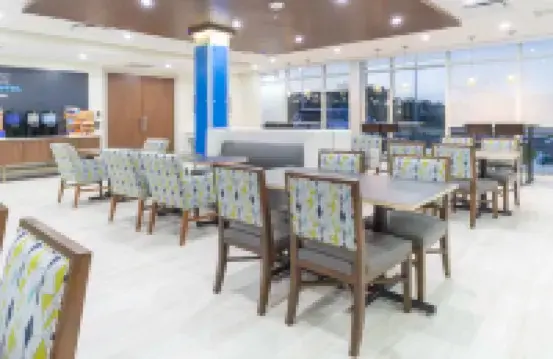 Holiday Inn Express & Suites FORT MYERS AIRPORT by IHG