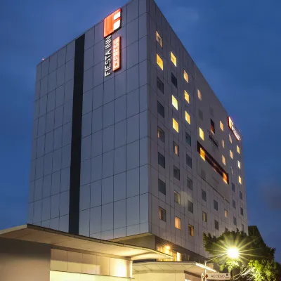 Fiesta Inn Express Monterrey Centro Отели рядом с достопримечательностью «Бейсбольный стадион Монтеррея»