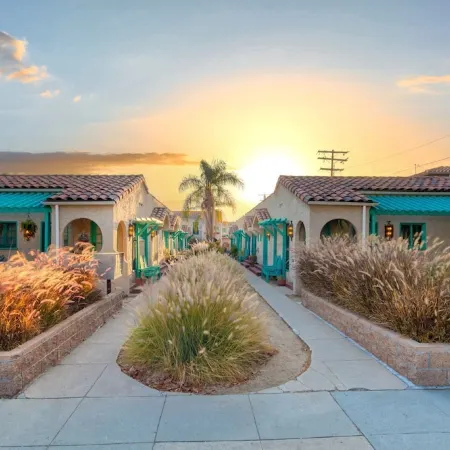 LONG TERM - EXTENDED STAY -- Free-standing Modern Studio. Free Parking
