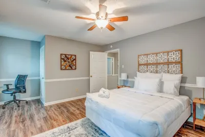 Timber Creek Hideaway Hotels near Shelby Farms Park