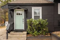 Cozy Modern Home Centrally Located in Bethel