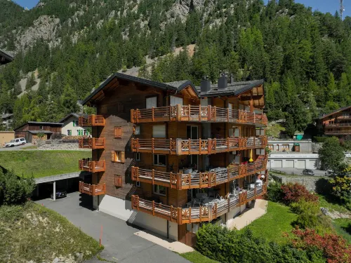 Les Combins 30 - Homestays