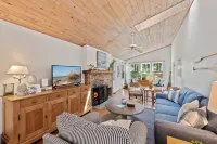 1 Block to Private Beach, Deck, Grill & Firepit