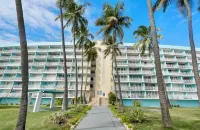Luxury Oceanfront Studio • Stunning Views • Pool • Balcony + Free Parking