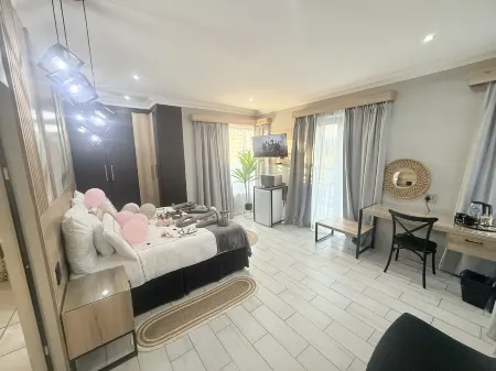 Africa Paradise - or Tambo Airport Boutique Hotel