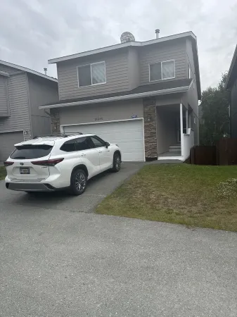 Angkla suits 4-bedroom house located in E.G with WiFi, washer, dryer and garage