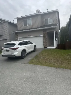 Angkla suits 4-bedroom house located in E.G with WiFi, washer, dryer and garage