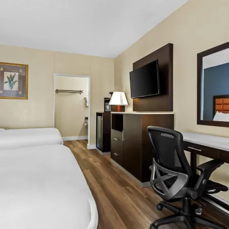 Quality Inn Airport - Cruise Port