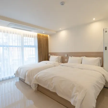 Jeonju Junghwasan-Dong MH Hotel Отели рядом с достопримечательностью «Стадион Чонджу»