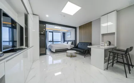 Songjeong Blue Castle Hotel