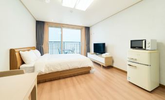 Jebu Island Sea Road Pension