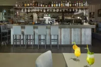 Melpo Antia Hotel & Suites - Bares