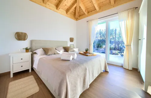 Villa BEACHFRONT with 4 bedrooms and 3.5 bathrooms