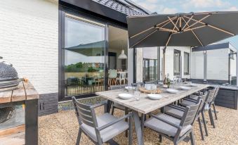 Luxury 10-person Family Villa