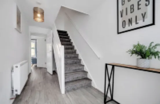 4 Bedrooms - Up To 14 Guests - Free Parking