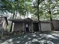 Mountain Harbor Lodge Cottage on Lake Ouachita, Hotels in Montgomery County