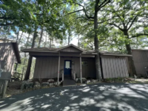 Mountain Harbor Lodge在歐阿奇塔湖上的小屋，由RedAwning提供
