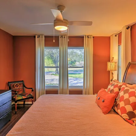 Pottsboro Home on 2 Acres w/ Hot Tub, Near Marina!