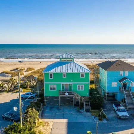Suncatcher 4 Bedroom Home by RedAwning