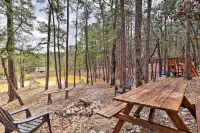 Broken Bow Log Cabin w/ Fire Pit, Pond, & Deck! - Haustierfreundliche