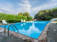 Comfortable flat with pool - Pools