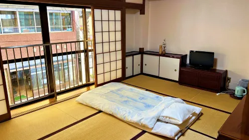 Sushiroku Miyoshi otelleri