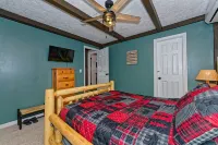 Welcome to Ledgerock, A 3-bedroom Lake Front house on The Great Sacandaga Lake.