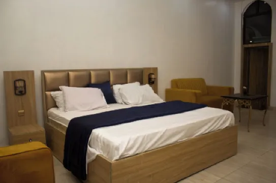 Frenezia Boutique Apart-Hotel