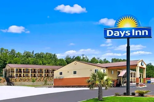 Days Inn & Suites by Wyndham Gonzales TX Hotels in Gonzales County