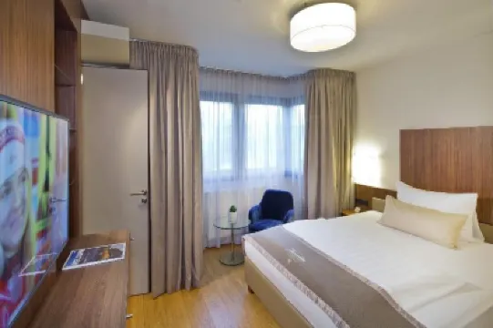 โรงแรม แม็กซิมิเลียน สตัทเฮาส์ เพ็นซ์ โรงแรมใน