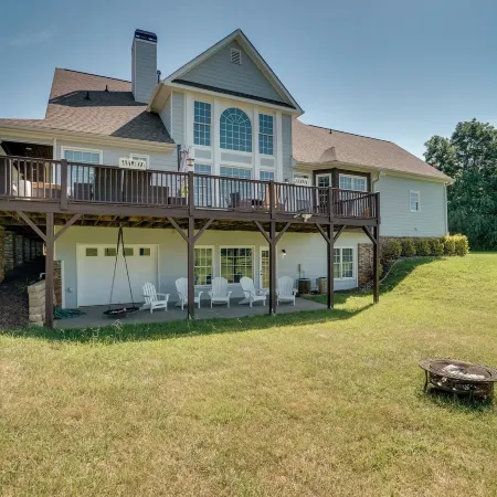 Beautiful Hiawassee Home w/ Mountain Views!