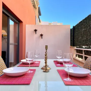 Apartment Near Beach with Pools and Hot Tub