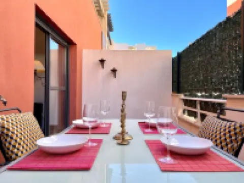 Apartment Near Beach with Pools and Hot Tub