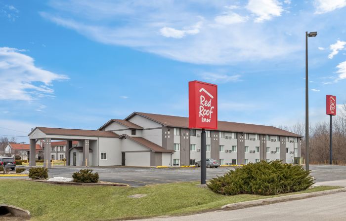 埃姆斯紅屋頂酒店
