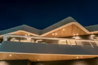 Made by the Sea Villas 8 Bdrm - Villas