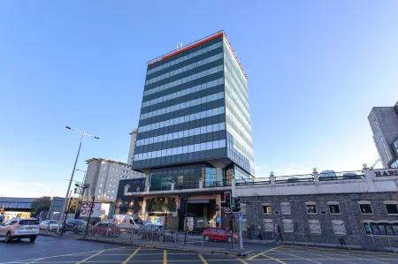 Cardiff Bute Terrace Hotel by Belvilla