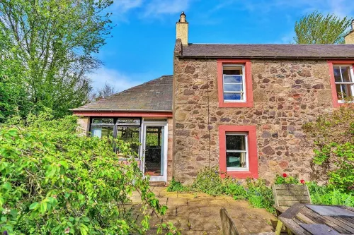 Historical Cottage Near Preston Mill, No Deposit - 3-Star